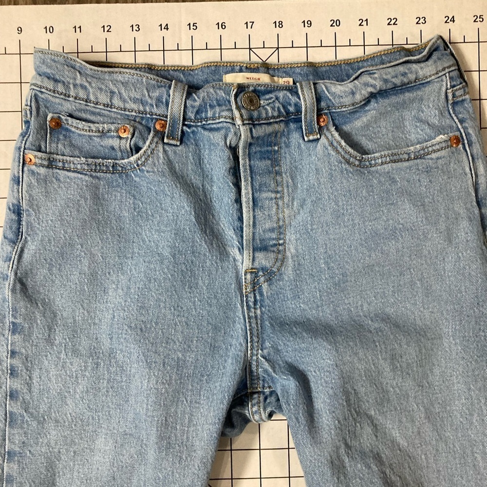 Levi’s Women’s Wedgie Button Fly Jeans Size 29